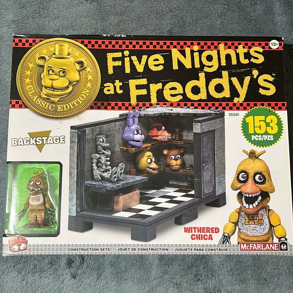 Rare McFarlane Five Nights at Freddy's 153 pcs classic edition withred chica